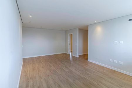 Casa à venda com 2104m², 4 quartos e 10 vagas Casa à venda com 2104m², 4 quartos e 10 vagasSala 3