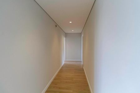 Casa à venda com 2104m², 4 quartos e 10 vagas Casa à venda com 2104m², 4 quartos e 10 vagasCorredor