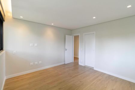 Casa à venda com 2104m², 4 quartos e 10 vagas Casa à venda com 2104m², 4 quartos e 10 vagasSuíte 3