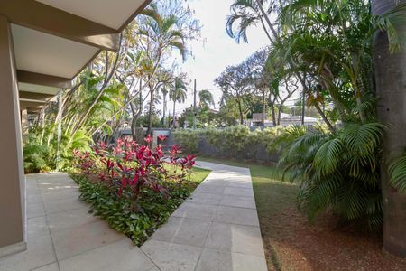 Casa à venda com 2104m², 4 quartos e 10 vagas Casa à venda com 2104m², 4 quartos e 10 vagasEntrada