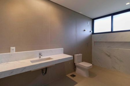 Casa à venda com 2104m², 4 quartos e 10 vagas Casa à venda com 2104m², 4 quartos e 10 vagasBanheiro da suíte 1