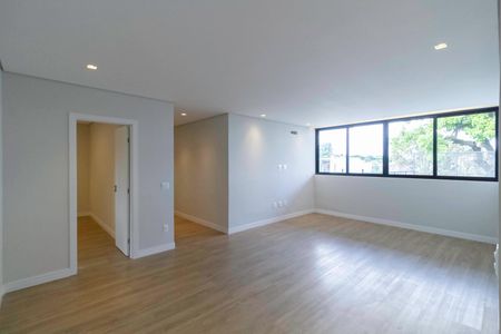 Casa à venda com 2104m², 4 quartos e 10 vagas Casa à venda com 2104m², 4 quartos e 10 vagasSala 3