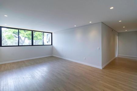 Casa à venda com 2104m², 4 quartos e 10 vagas Casa à venda com 2104m², 4 quartos e 10 vagasSala 3