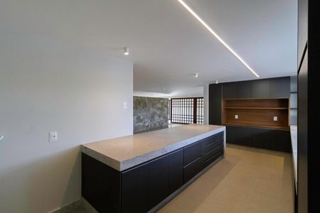 Casa à venda com 2104m², 4 quartos e 10 vagas Casa à venda com 2104m², 4 quartos e 10 vagasCozinha