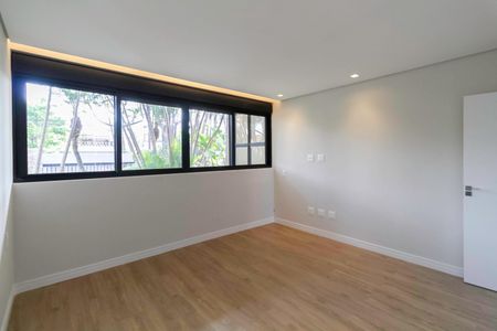 Casa à venda com 2104m², 4 quartos e 10 vagas Casa à venda com 2104m², 4 quartos e 10 vagasSuíte 3