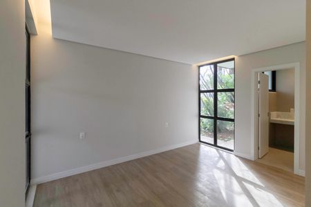 Casa à venda com 2104m², 4 quartos e 10 vagas Casa à venda com 2104m², 4 quartos e 10 vagasSuíte 2