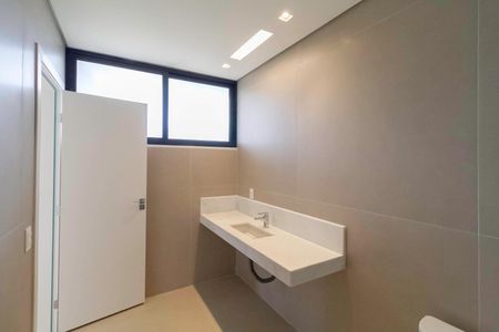 Casa à venda com 2104m², 4 quartos e 10 vagas Casa à venda com 2104m², 4 quartos e 10 vagasBanheiro da suíte 2