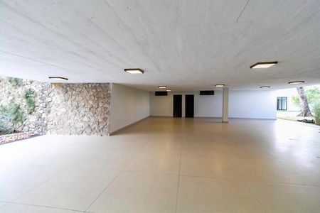 Casa à venda com 2104m², 4 quartos e 10 vagas Casa à venda com 2104m², 4 quartos e 10 vagasGaragem