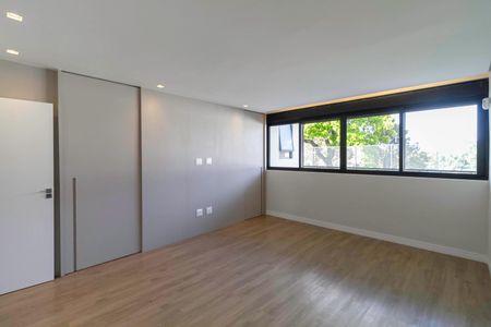 Casa à venda com 2104m², 4 quartos e 10 vagas Casa à venda com 2104m², 4 quartos e 10 vagasSuíte 4