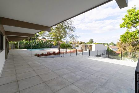 Casa à venda com 2104m², 4 quartos e 10 vagas Casa à venda com 2104m², 4 quartos e 10 vagasQuintal