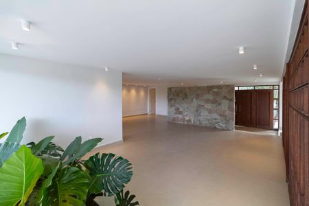 Casa à venda com 2104m², 4 quartos e 10 vagas Casa à venda com 2104m², 4 quartos e 10 vagasSala 2