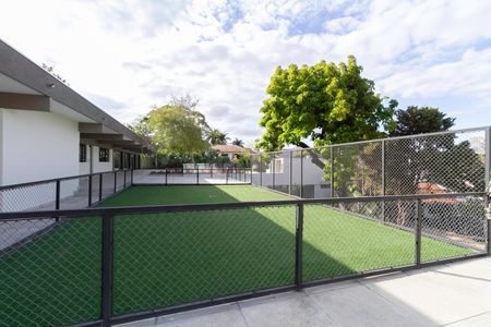 Casa à venda com 2104m², 4 quartos e 10 vagas Casa à venda com 2104m², 4 quartos e 10 vagasQuintal