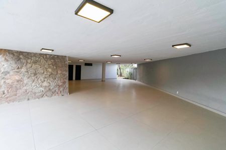 Casa à venda com 2104m², 4 quartos e 10 vagas Casa à venda com 2104m², 4 quartos e 10 vagasGaragem