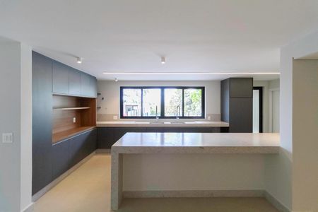 Casa à venda com 2104m², 4 quartos e 10 vagas Casa à venda com 2104m², 4 quartos e 10 vagasCozinha