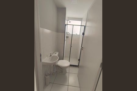 Banheiro de apartamento para alugar com 2 quartos, 40m² em Gardênia Azul, Rio de Janeiro