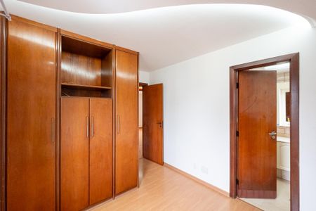 Apartamento para alugar com 117m², 3 quartos e 3 vagas Apartamento para alugar com 117m², 3 quartos e 3 vagasSuíte 2