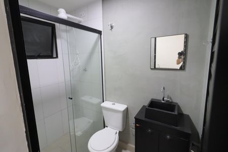 Banheiro de kitnet/studio para alugar com 1 quarto, 20m² em Presidente Altino, Osasco