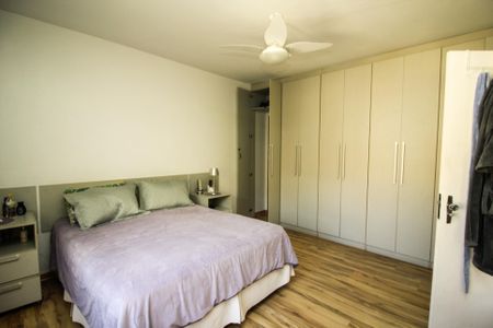 Casa à venda com 280m², 4 quartos e 2 vagas Casa à venda com 280m², 4 quartos e 2 vagasSuíte