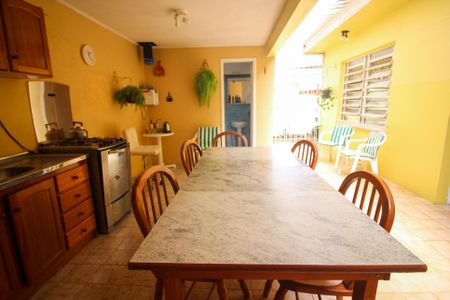 Casa à venda com 280m², 4 quartos e 2 vagas Casa à venda com 280m², 4 quartos e 2 vagasVaranda