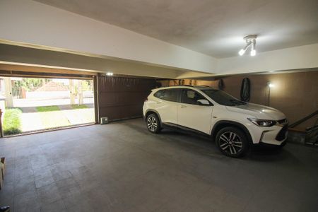 Casa à venda com 280m², 4 quartos e 2 vagas Casa à venda com 280m², 4 quartos e 2 vagasGaragem