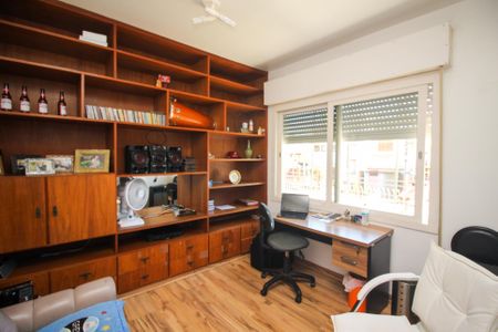 Casa à venda com 280m², 4 quartos e 2 vagas Casa à venda com 280m², 4 quartos e 2 vagasEscritório