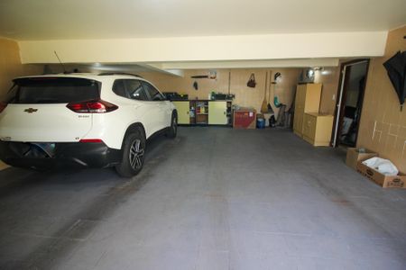 Casa à venda com 280m², 4 quartos e 2 vagas Casa à venda com 280m², 4 quartos e 2 vagasGaragem