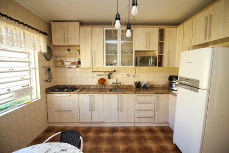Casa à venda com 280m², 4 quartos e 2 vagas Casa à venda com 280m², 4 quartos e 2 vagasCozinha