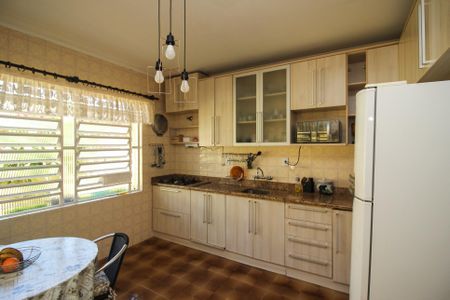 Casa à venda com 280m², 4 quartos e 2 vagas Casa à venda com 280m², 4 quartos e 2 vagasCozinha