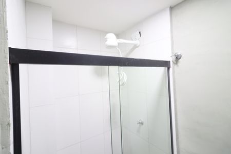Banheiro de kitnet/studio para alugar com 1 quarto, 21m² em Presidente Altino, Osasco