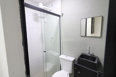 Banheiro de kitnet/studio para alugar com 1 quarto, 21m² em Presidente Altino, Osasco