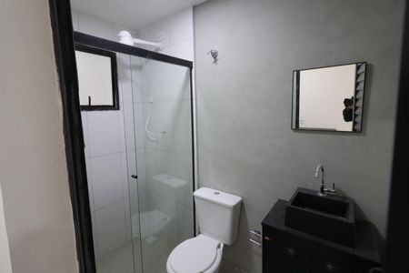 Banheiro de kitnet/studio para alugar com 1 quarto, 21m² em Presidente Altino, Osasco