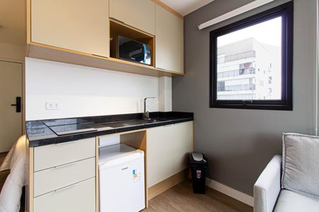 Cozinha de apartamento para alugar com 1 quarto, 25m² em Pompeia, São Paulo