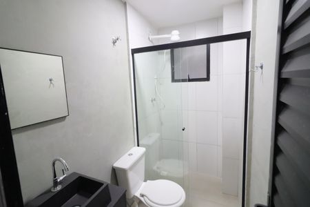 Banheiro de kitnet/studio para alugar com 1 quarto, 21m² em Presidente Altino, Osasco
