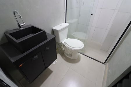 Banheiro de kitnet/studio para alugar com 1 quarto, 21m² em Presidente Altino, Osasco