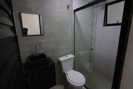 Banheiro de kitnet/studio para alugar com 1 quarto, 21m² em Presidente Altino, Osasco