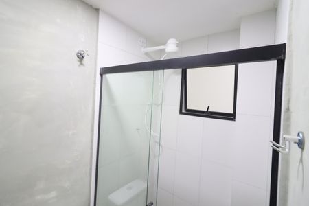 Banheiro de kitnet/studio para alugar com 1 quarto, 21m² em Presidente Altino, Osasco