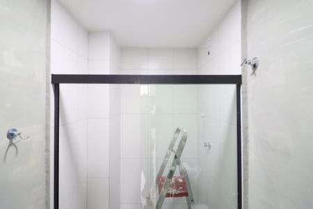 Banheiro de kitnet/studio para alugar com 1 quarto, 21m² em Presidente Altino, Osasco