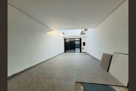 Casa à venda com 110m², 3 quartos e 2 vagas