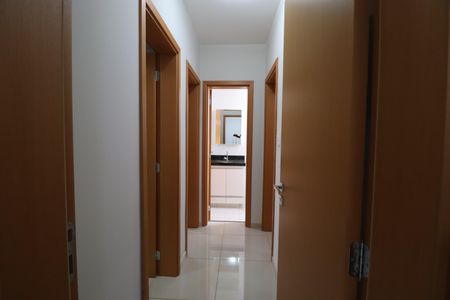 Corredor de apartamento para alugar com 3 quartos, 101m² em Santa Mônica, Uberlândia