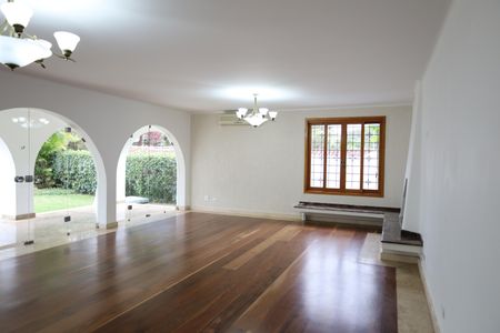 Casa à venda com 580m², 6 quartos e 4 vagasSala
