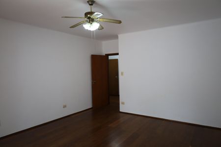 Casa à venda com 590m², 5 quartos e 4 vagasQuarto 5