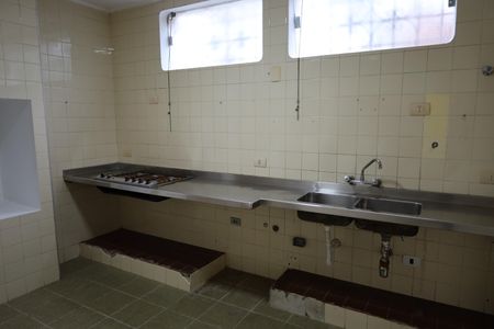 Casa à venda com 590m², 5 quartos e 4 vagasCozinha