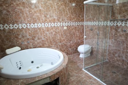 Casa à venda com 590m², 5 quartos e 4 vagasBanheiro 2