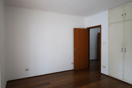 Casa à venda com 590m², 5 quartos e 4 vagasQuarto 3