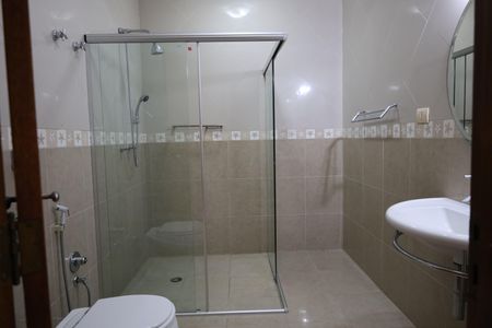 Casa à venda com 590m², 5 quartos e 4 vagasBanheiro da Suíte 