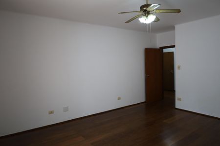 Casa à venda com 590m², 5 quartos e 4 vagasQuarto 5