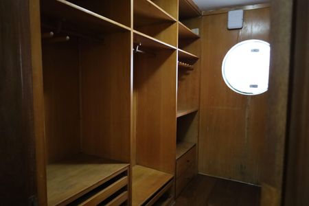 Casa à venda com 590m², 5 quartos e 4 vagasQuarto 6