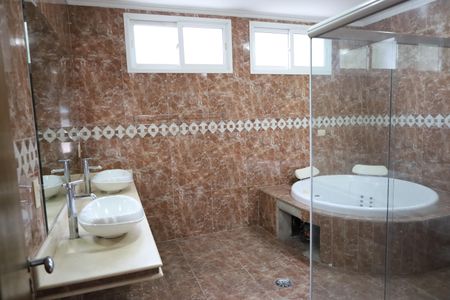 Casa à venda com 590m², 5 quartos e 4 vagasBanheiro 2