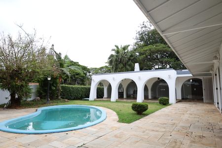 Casa à venda com 590m², 5 quartos e 4 vagasÁrea Externa