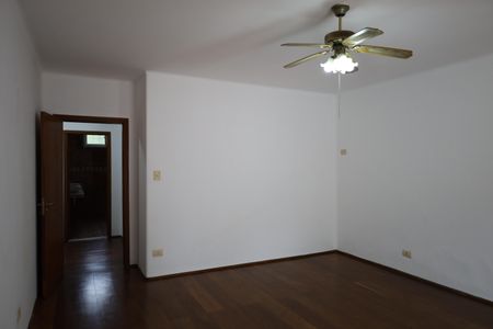 Casa à venda com 590m², 5 quartos e 4 vagasQuarto 5